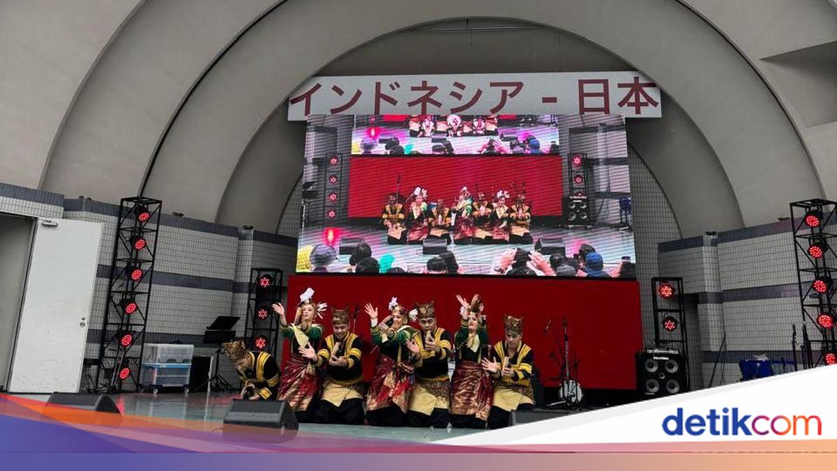 Dimotori IKM, Tarian Minang Memukau Penonton di Festival Indonesia-Jepang 2025