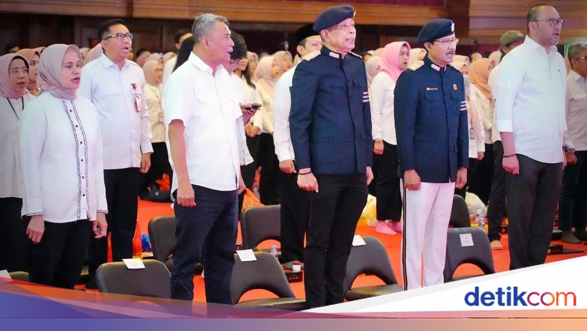 Mensos Perkenalkan Almamater Resmi Wali Asuh &amp; Asrama Sekolah Rakyat