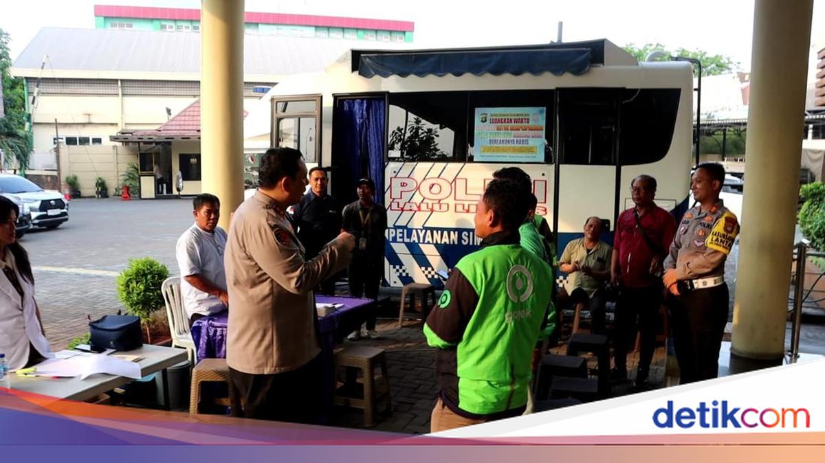 Komunitas Ojol Perpanjang SIM Gratis di Polres Pelabuhan Tanjung Priok