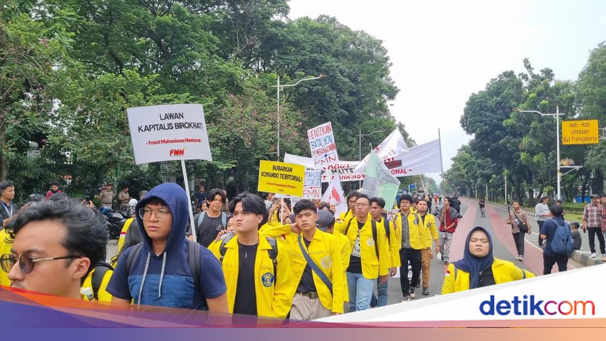 Mahasiswa Demo Peringati 1 Tahun Prabowo-Gibran di Jakpus, Bawa 8 Tuntutan