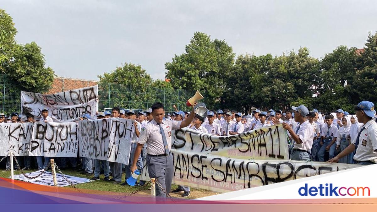 Siswa SMAN 11 Semarang Demo Usai Alumnus Edit Foto Cabul Pakai AI