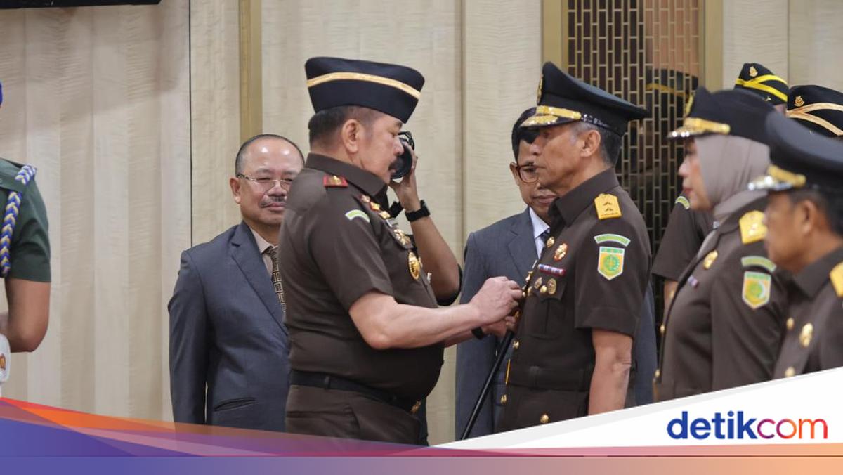 Lantik 17 Kajati, Jaksa Agung: Optimalkan Penanganan Kasus Korupsi di Daerah