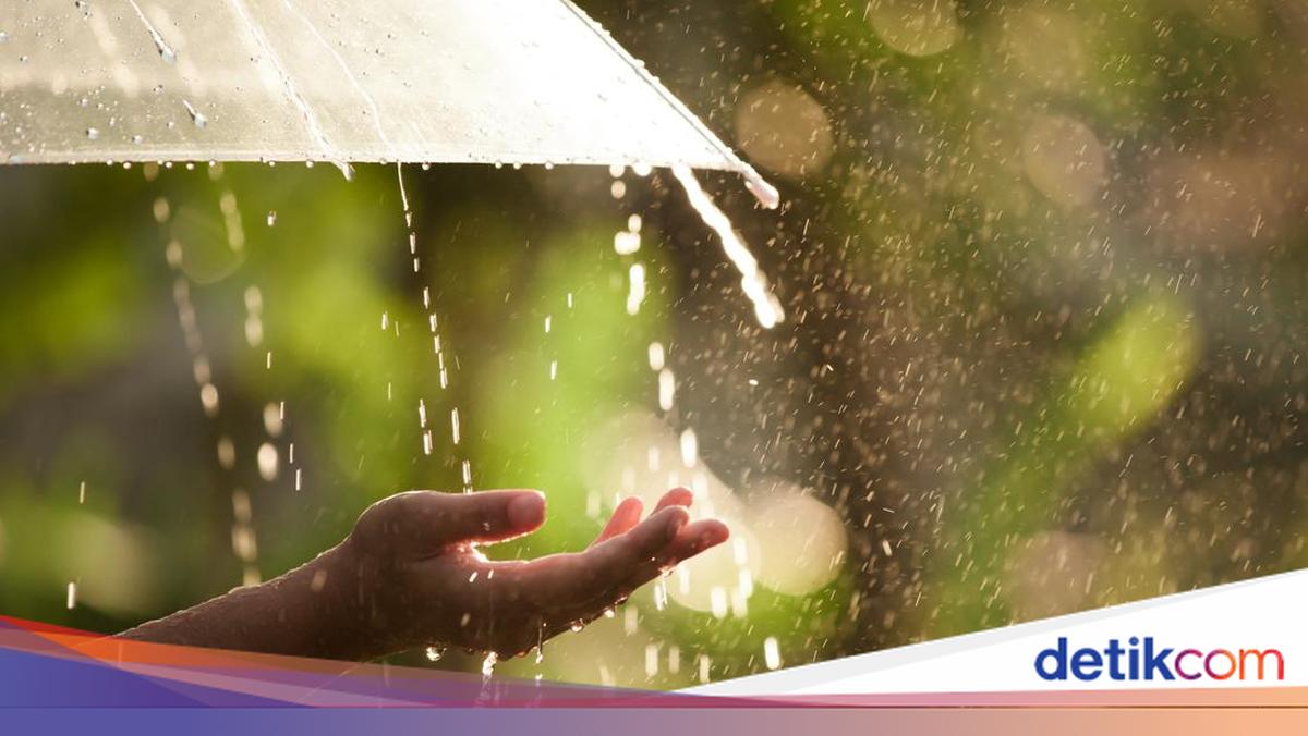 BMKG Jelaskan Asal-usul Mikroplastik 'Cemari' Air Hujan Jakarta