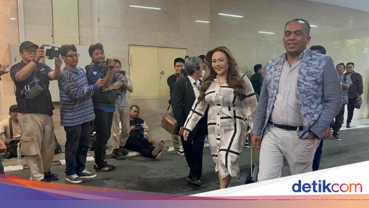 Jadi Tersangka, Lisa Mariana Penuhi Panggilan Bareskrim
