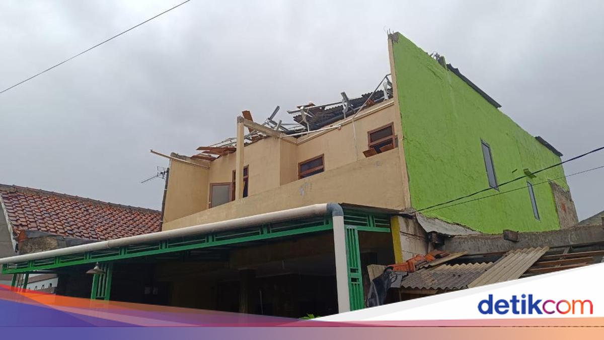 Penampakan Rumah Rusak Diterjang Puting Beliung di Bojonggede Bogor