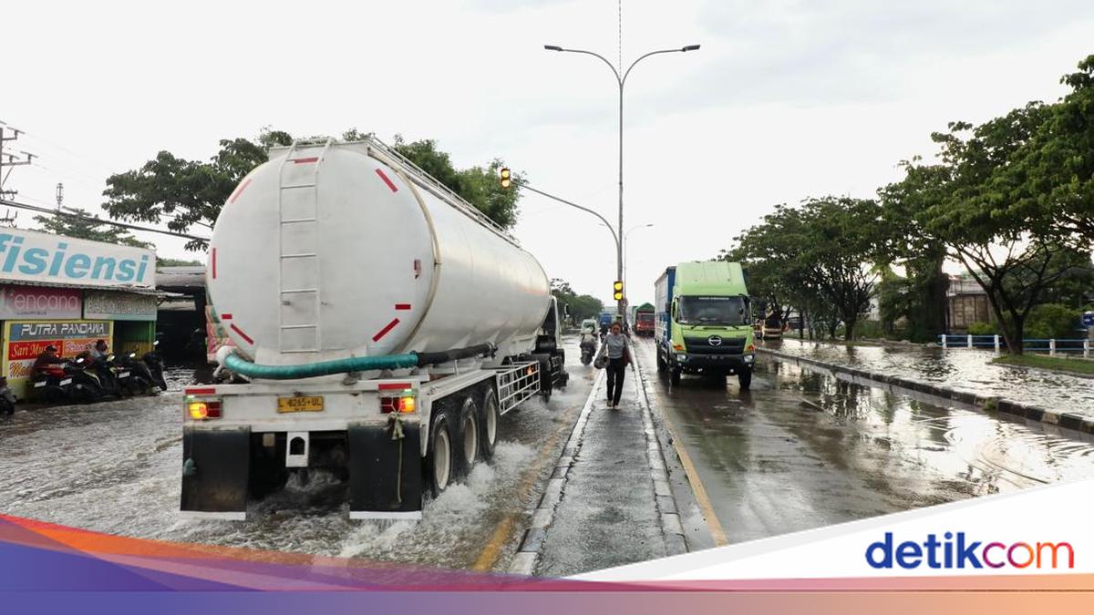Gubernur Jateng Pastikan Penanganan Intensif Banjir di Semarang dan Demak
