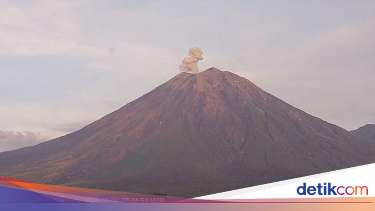 Gunung Semeru Erupsi 2 Kali Pagi Ini, Tinggi Letusan Capai 700 Meter