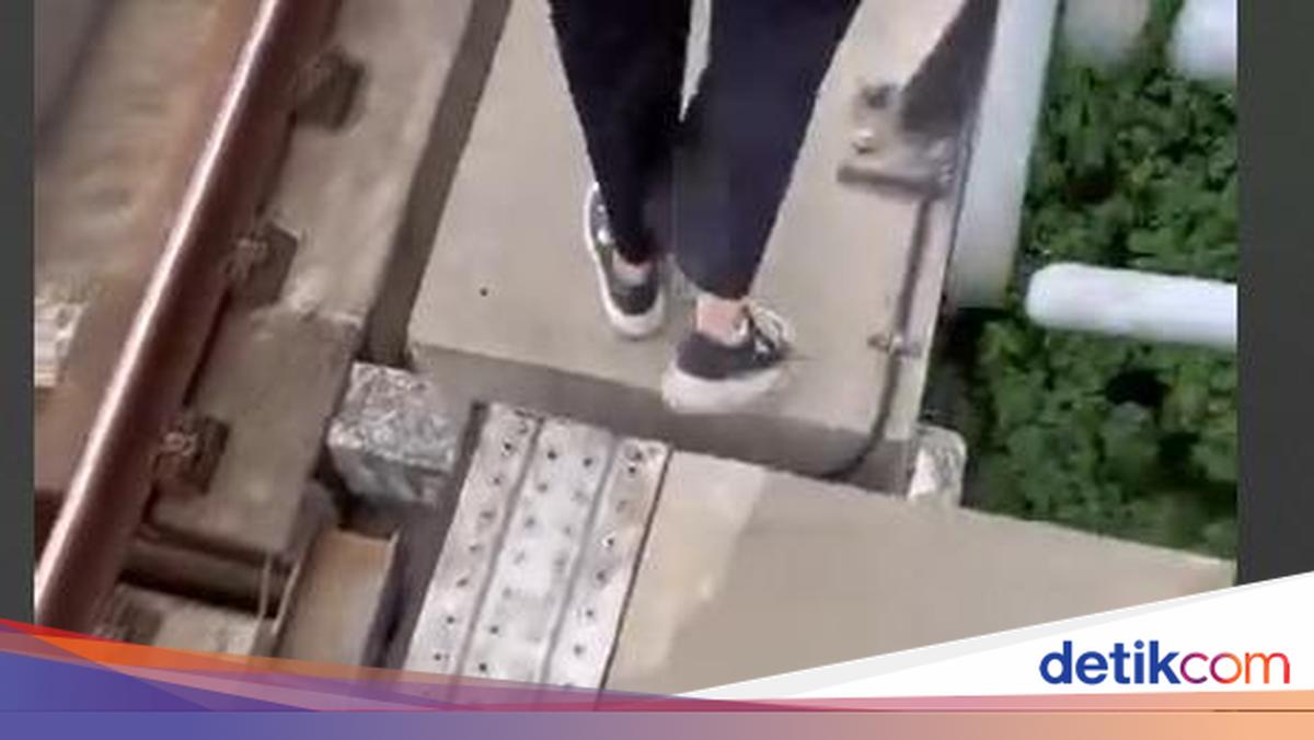Cerita Penumpang Gemetar Jalan Kaki di Lintasan gegara LRT Jabodebek Gangguan