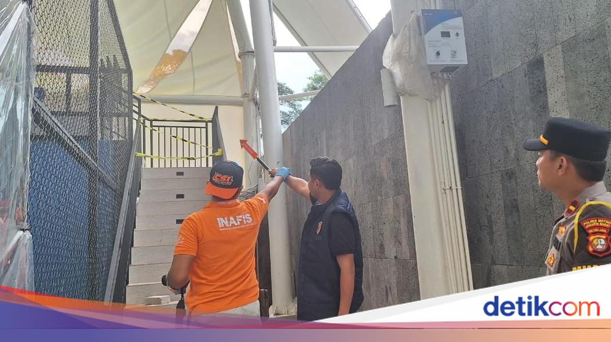 Atap Lapangan Padel Roboh Diterjang Angin, Pemilik: Ini Murni Musibah