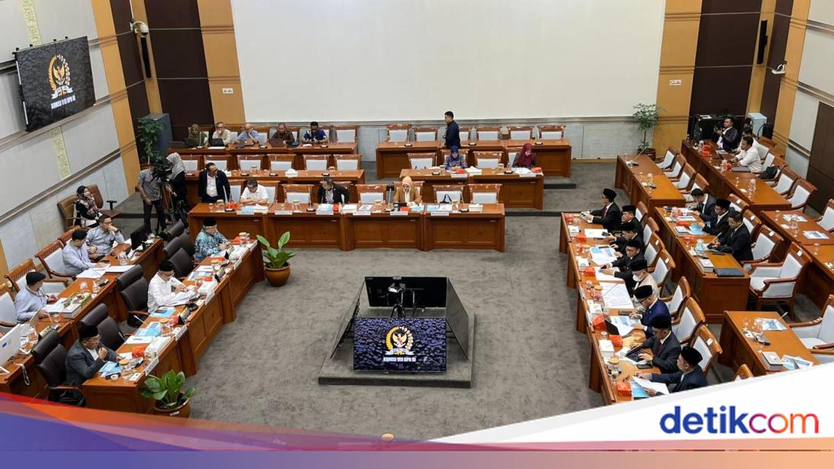 Komisi VIII DPR-Menhaj Rapat di Masa Reses, Targetkan Biaya Haji 2026 Turun