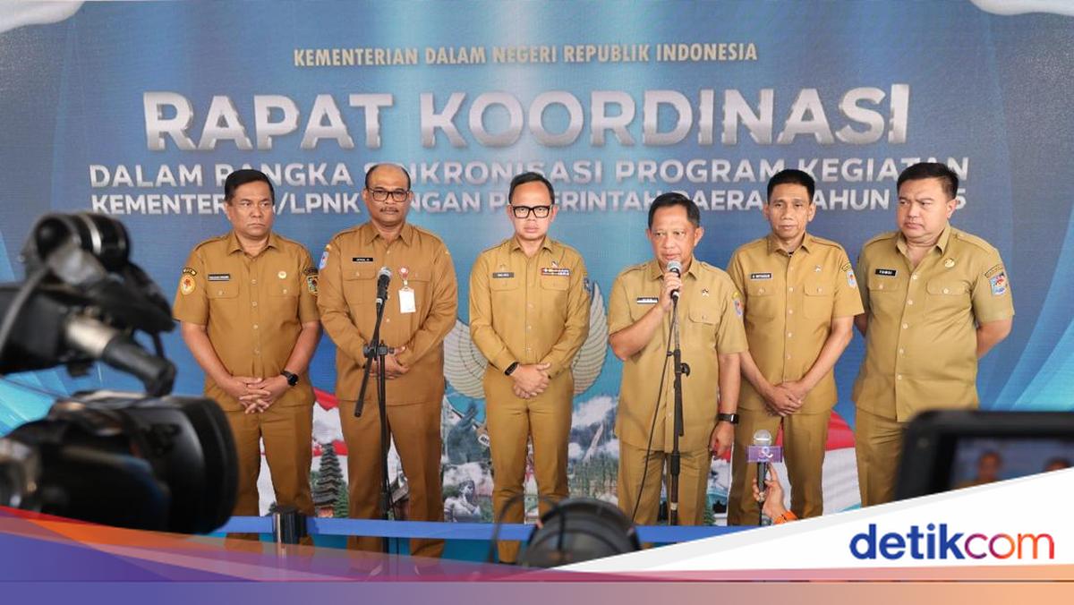 Porno rasmlar uyalmasdan Avtomobil korgazmasida jinsiy aloqa