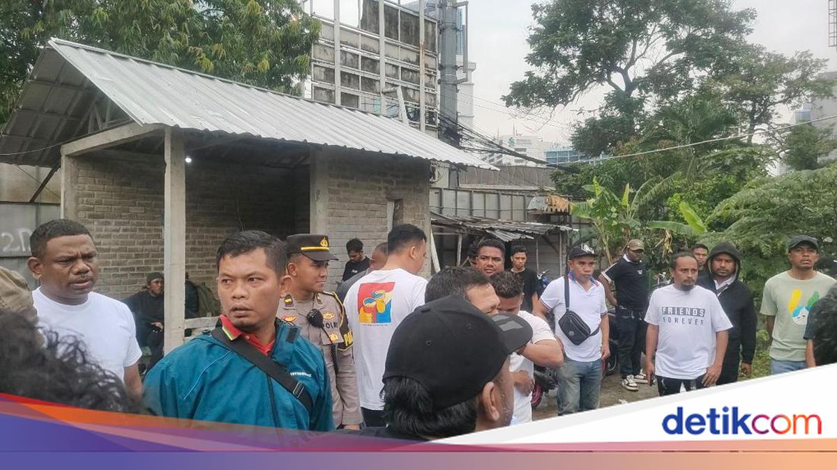 Polisi mengungkap duduk perkara kasus penembakan pengacara di lahan kosong di Tanah Abang, Jakpus. Aksi itu dipicu saling klaim kepemilikan tanah.