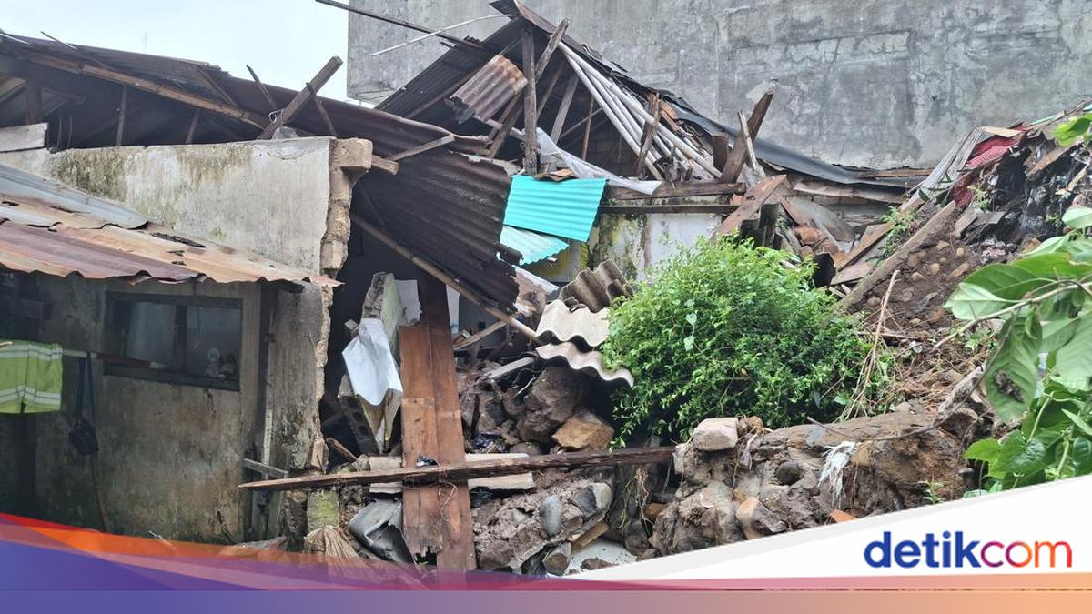 Pasokan Air Bersih 200 Rumah Terganggu Usai Longsor di Bondongan Bogor