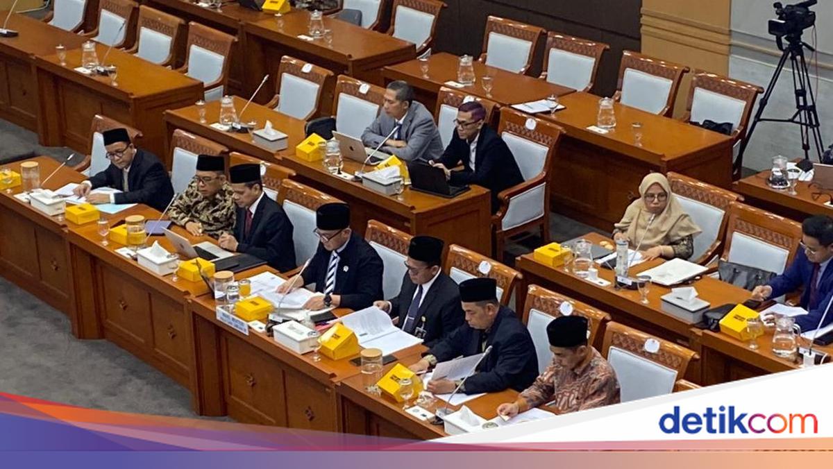 Di DPR, Dahnil Jelaskan Masa Tunggu Haji Kini Dipukul Rata 26 Tahun