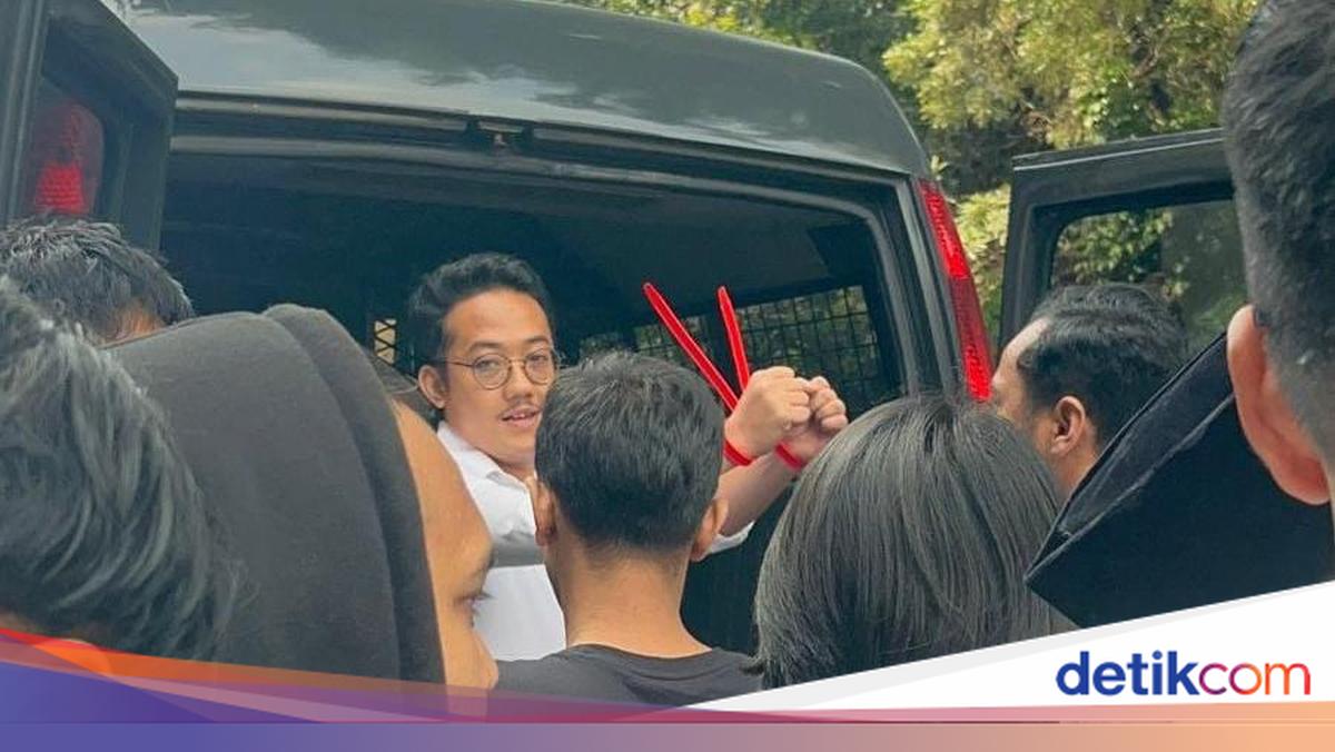 Momen Delpedro Dilimpahkan Polisi ke Kejati, Kepalkan Tangan