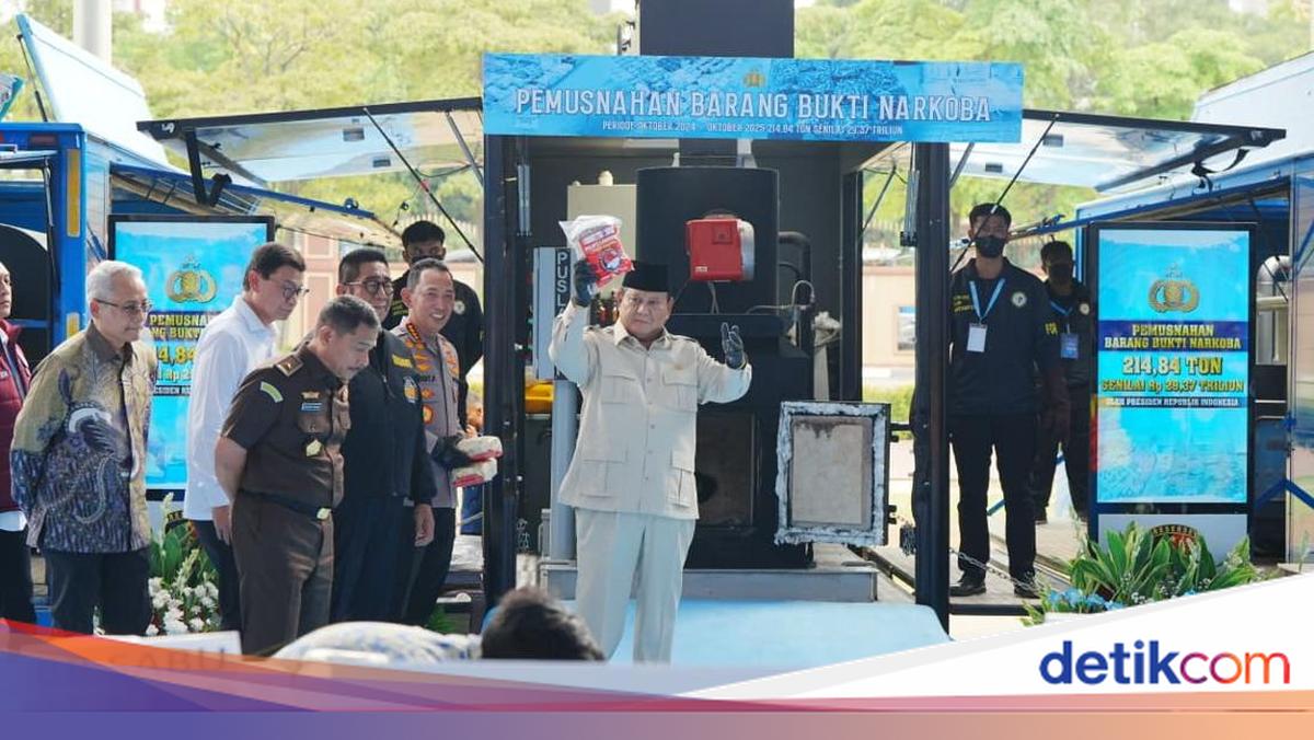 Didampingi Kapolri, Prabowo Simbolis Musnahkan Barbuk 2,1 Ton Narkoba