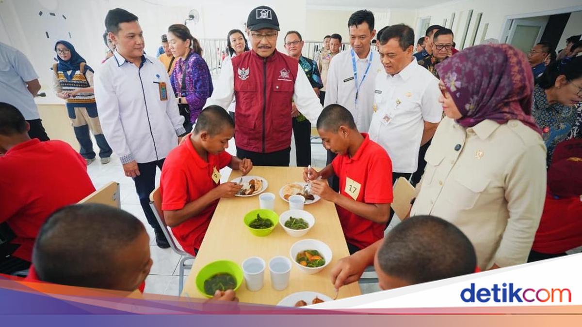 Gus Ipul: Anak Lulus Sekolah Rakyat, Keluarganya Juga Naik Kelas