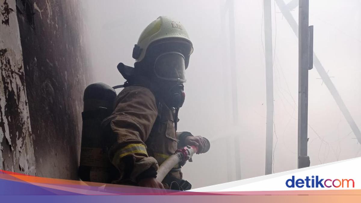 Kebakaran Mes Ruko Bakso di Jakpus Akibat Korslet, Kerugian Rp 200 Juta