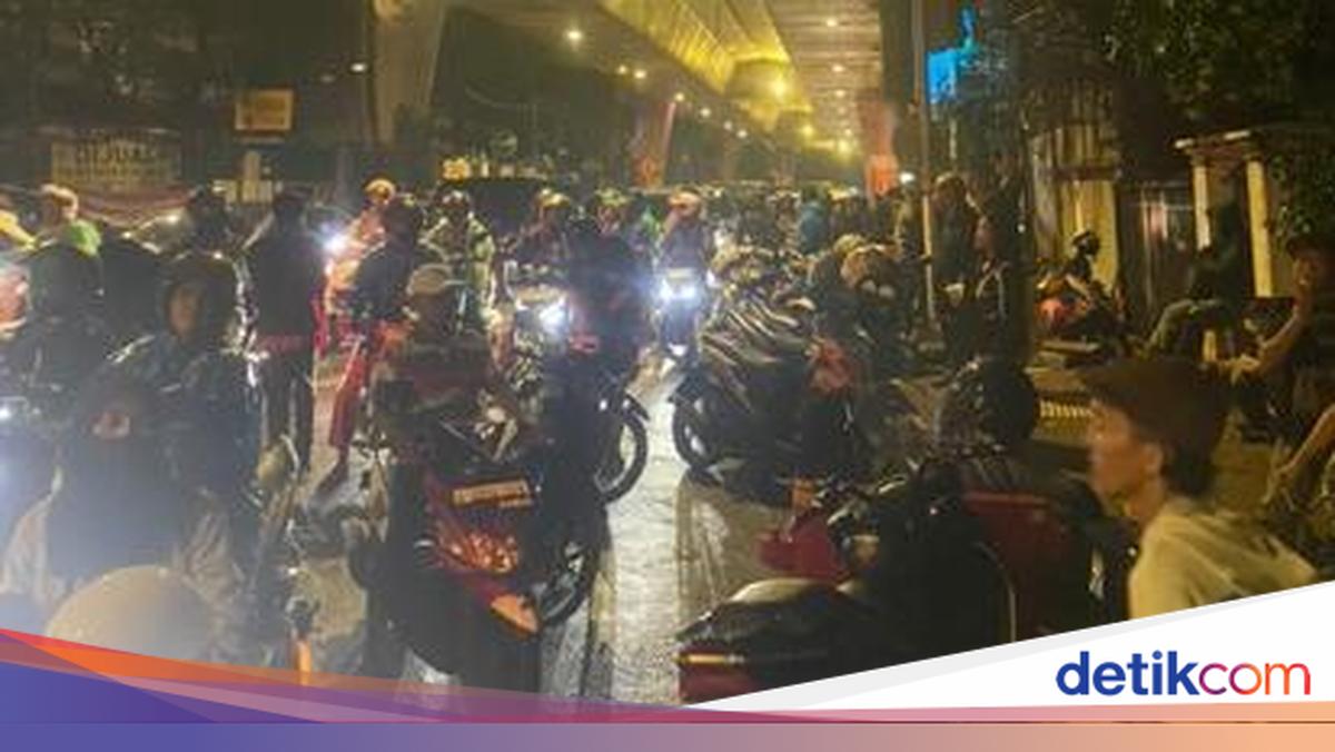 Macet Parah di Jakarta Semalam Bikin Pengendara Terjebak Berjam-jam