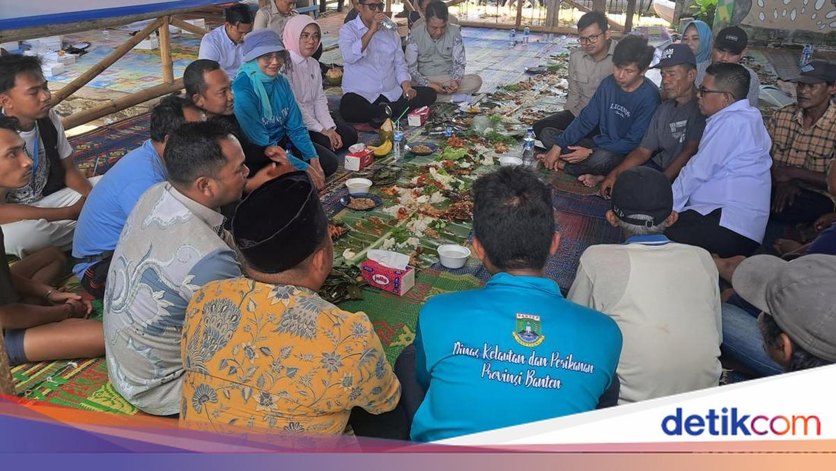Nelayan di Carita Ngeluh Tak Punya Kapal, Andra Soni Tindak Lanjuti