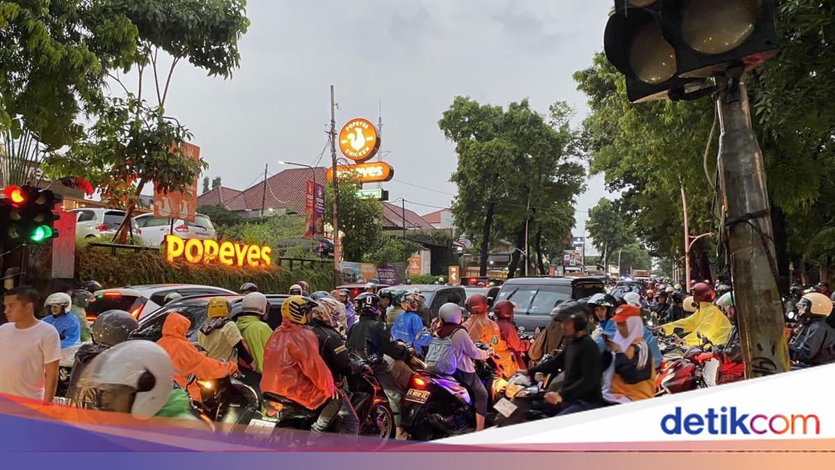 Tersisa Cerita Perjuangan Tembus Macet Panjang Gara-gara Banjir Kemang