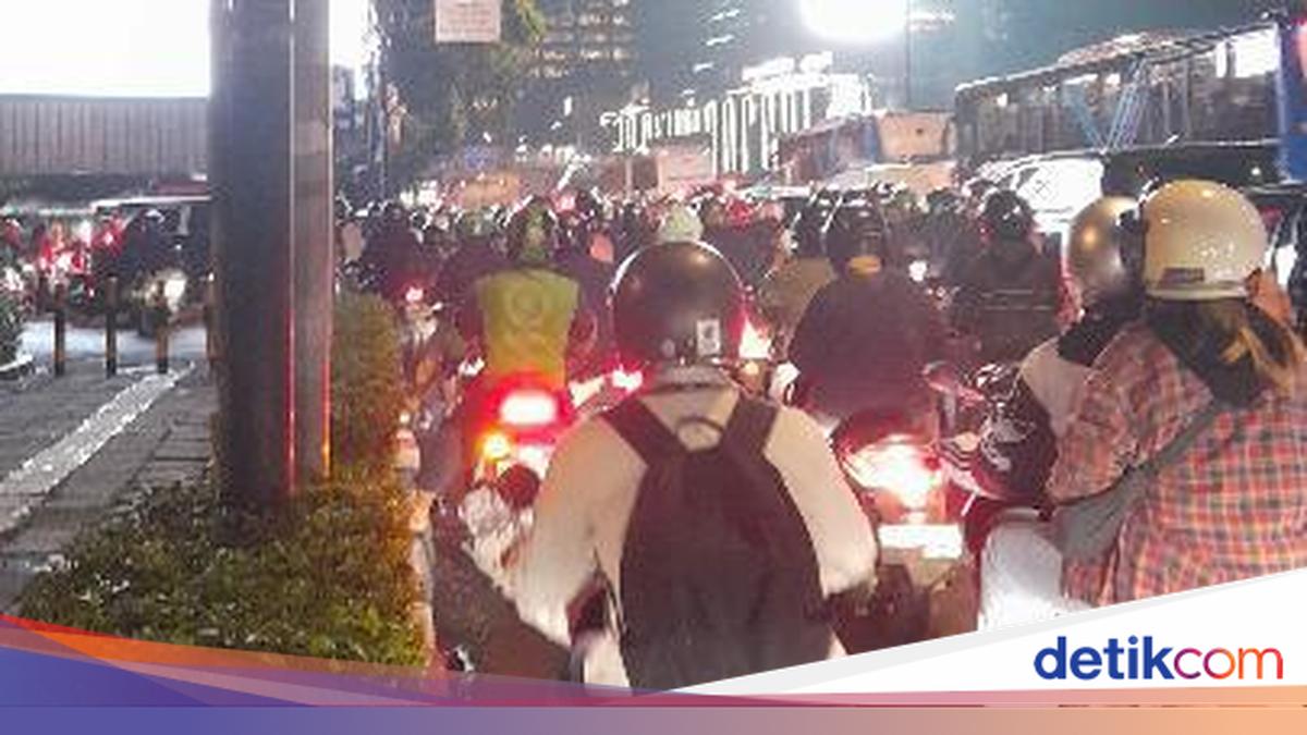 Pemotor Cerita Jarak Tempuh GBK-Halim 2 Jam Malam Ini: Macetnya Luar Biasa