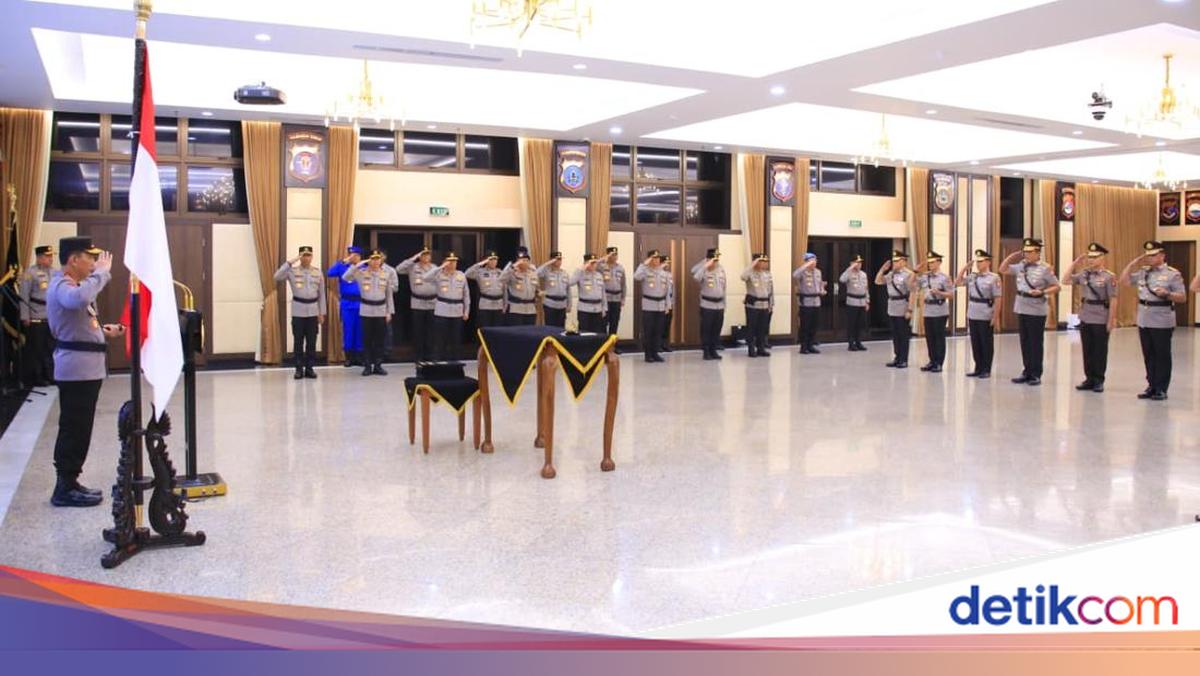 Kapolri Lantik 4 Kapolda Baru hingga Kadivkum Polri