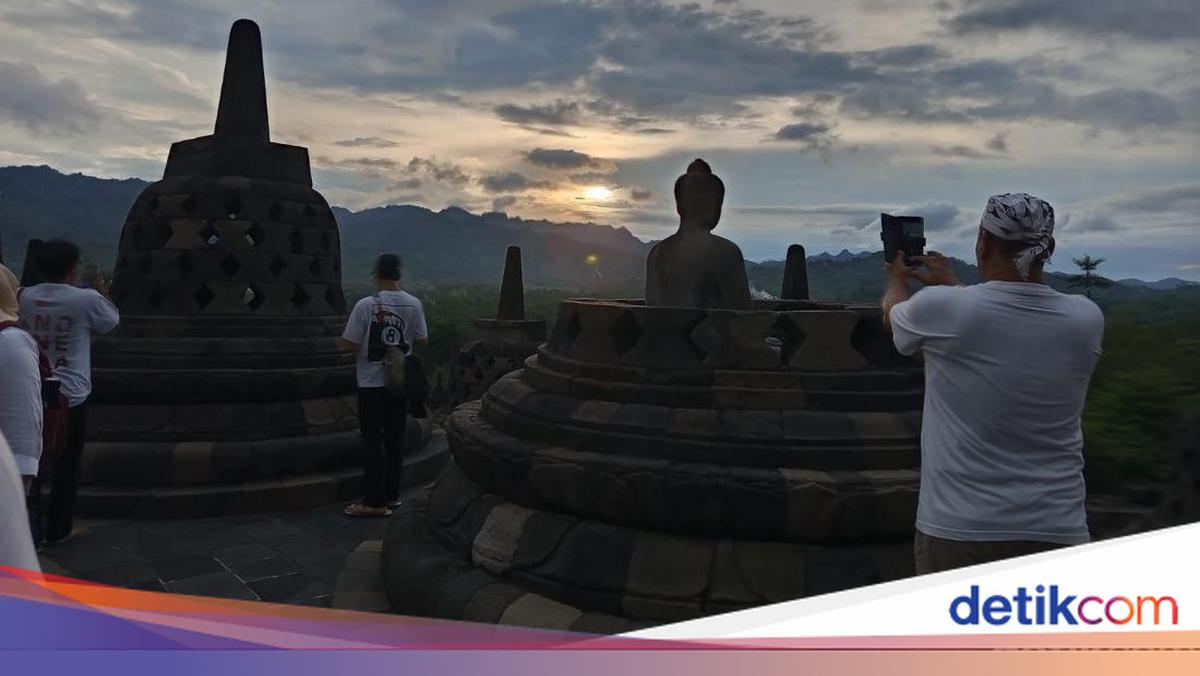 Candi Borobudur siap menghadapi lonjakan 170 ribu pengunjung saat libur Natal 2025 dan tahun baru 2026, dengan berbagai acara menarik untuk wisatawan.