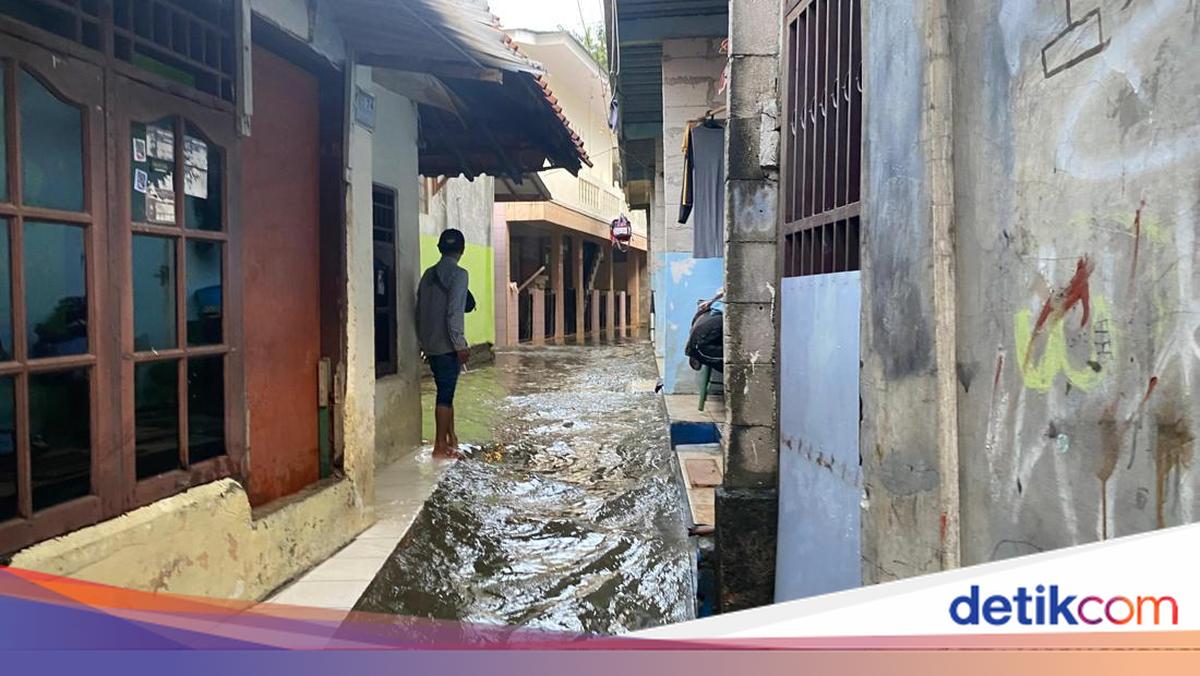 Tanggul Baswedan Jebol, 10 RT di Jati Padang Terendam Banjir-2 Rumah Rusak