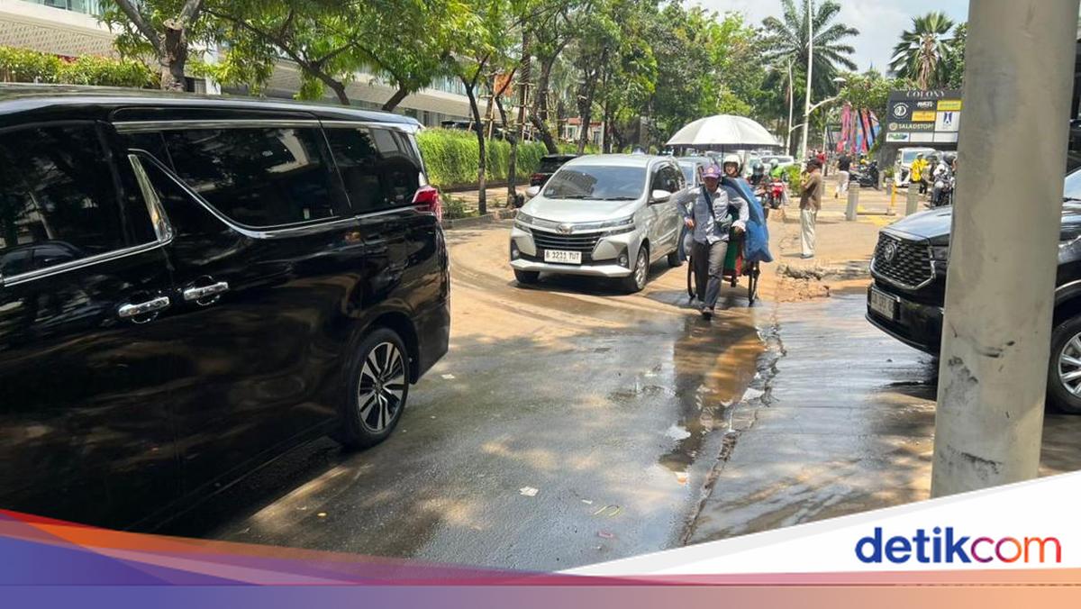 Cerita Pedagang Siomai soal Banjir di Kemang Jaksel Kemarin
