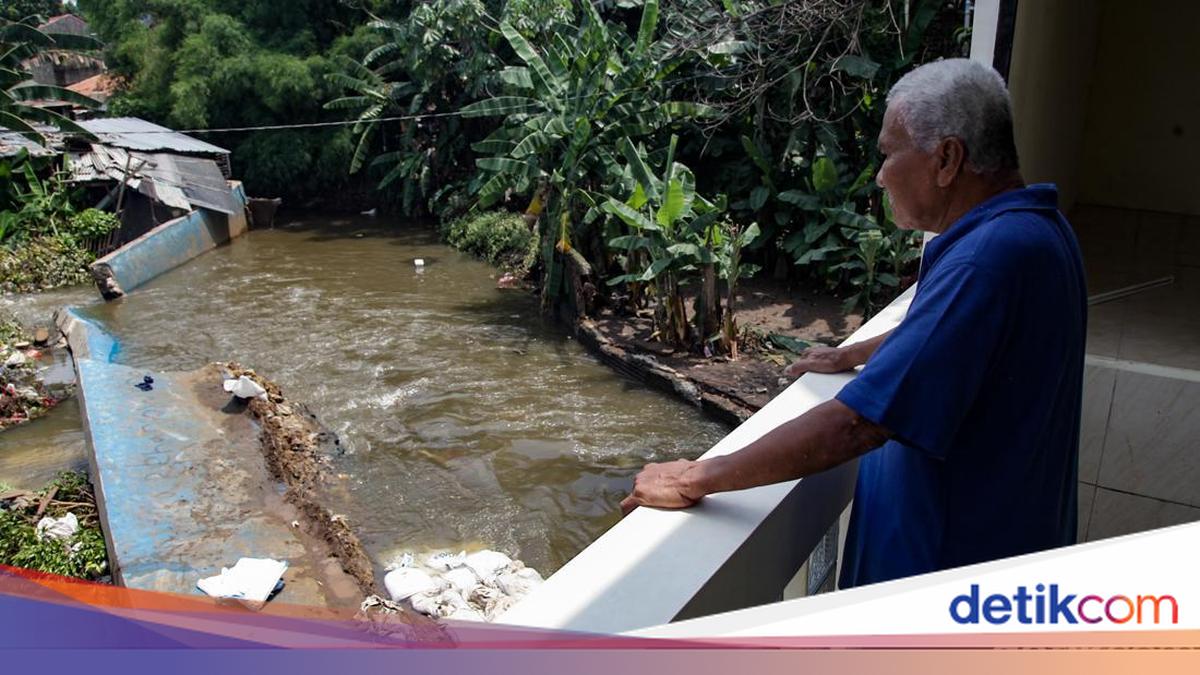 Tanggul Baswedan di Jati Padang Jebol, Sementara Ditambal Karung Pasir
