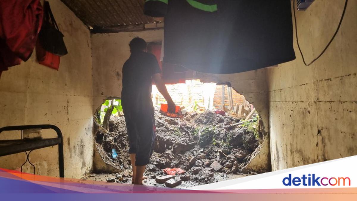 Warga Cerita Detik-detik Tembok Rumahnya Bolong Imbas Tanggul Baswedan Jebol