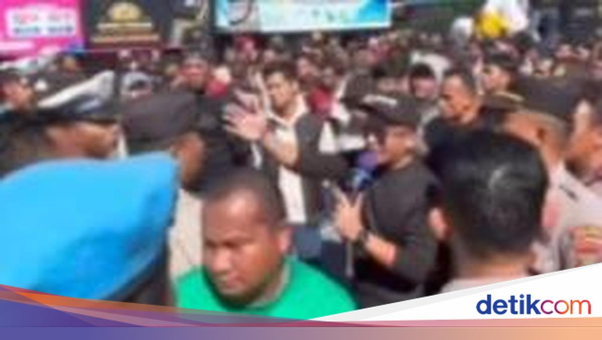Viral Massa Demo Bentrok di Rumah Eks Bupati Tapteng, Alumni IMM Desak ...