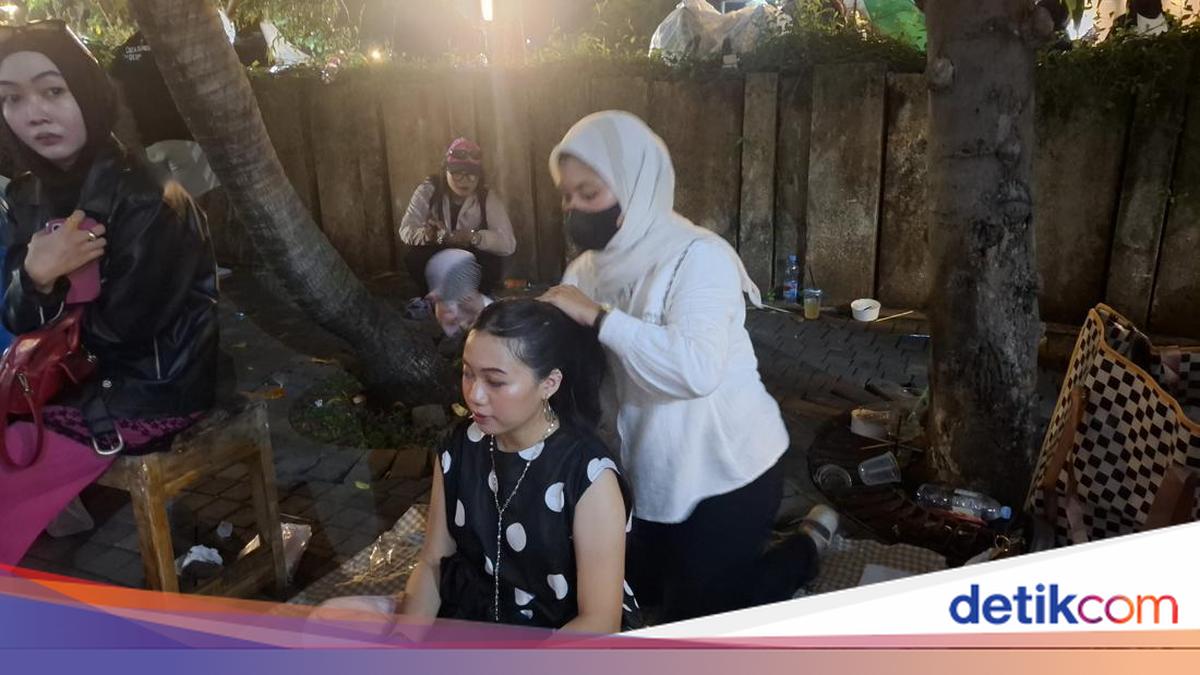 Iseng Berujung Cuan, Mina-Sinci Buka Jasa Kepang Rambut di Konser BLACKPINK