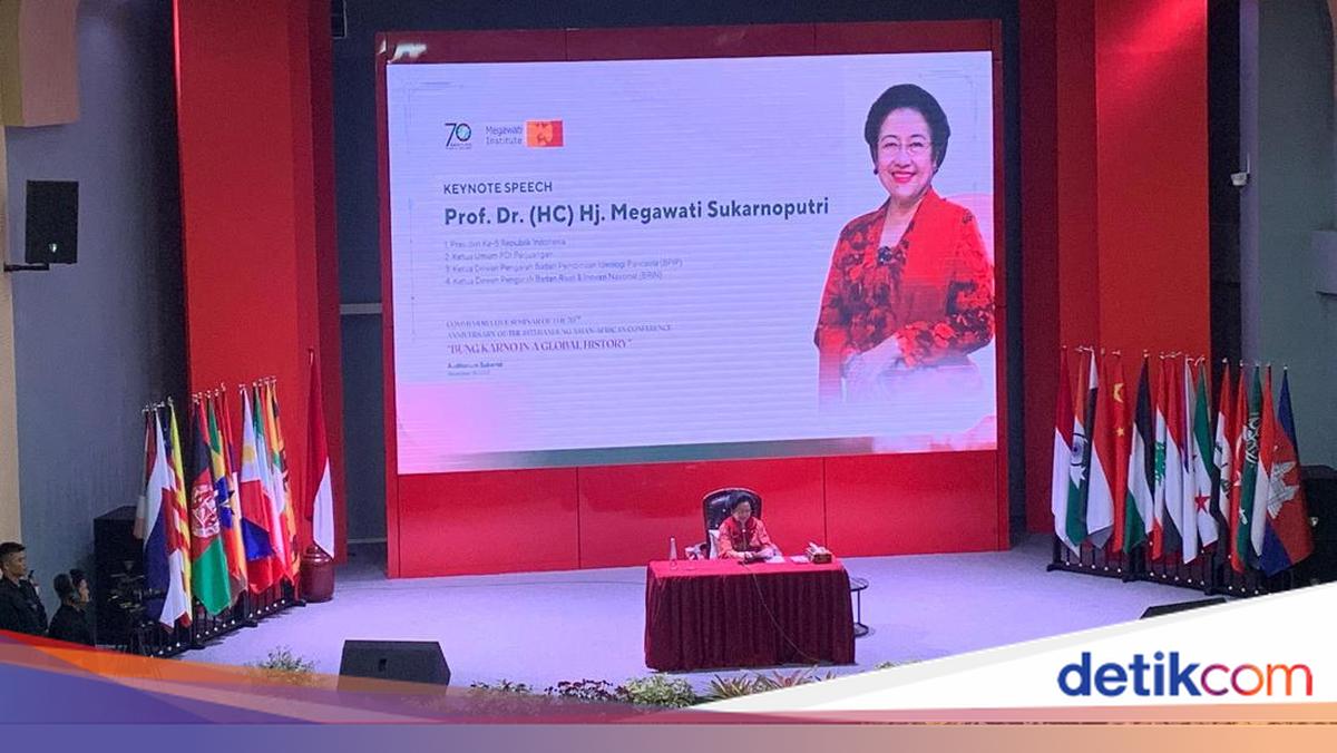 Megawati Menangis Saat Bicara Cita-cita Dunia Baru