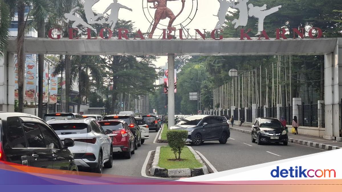 Lalin Depan GBK Arah Senayan Macet Jelang Konser BLACKPINK