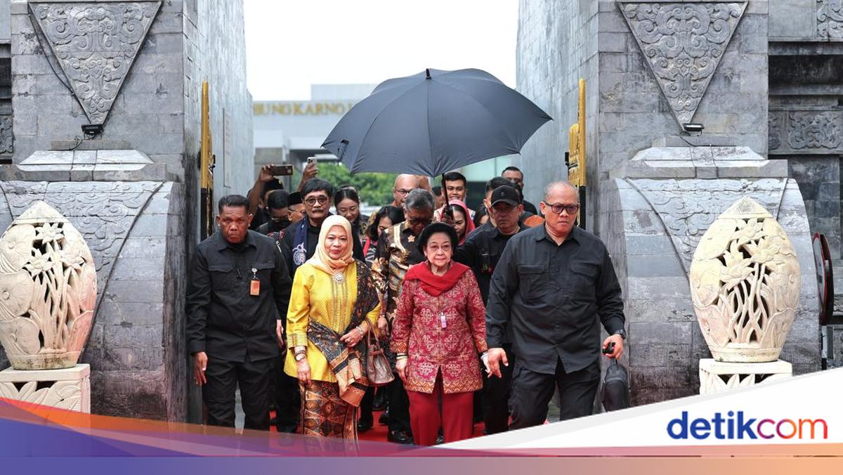 Megawati Ziarah ke Makam Bung Karno di Momen Peringatan 70 Tahun KAA