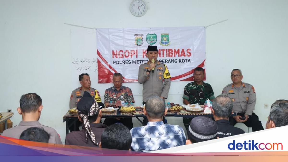 Polisi di Kota Tangerang Berbagi Sembako, Ajak Warga Jaga Kamtibmas