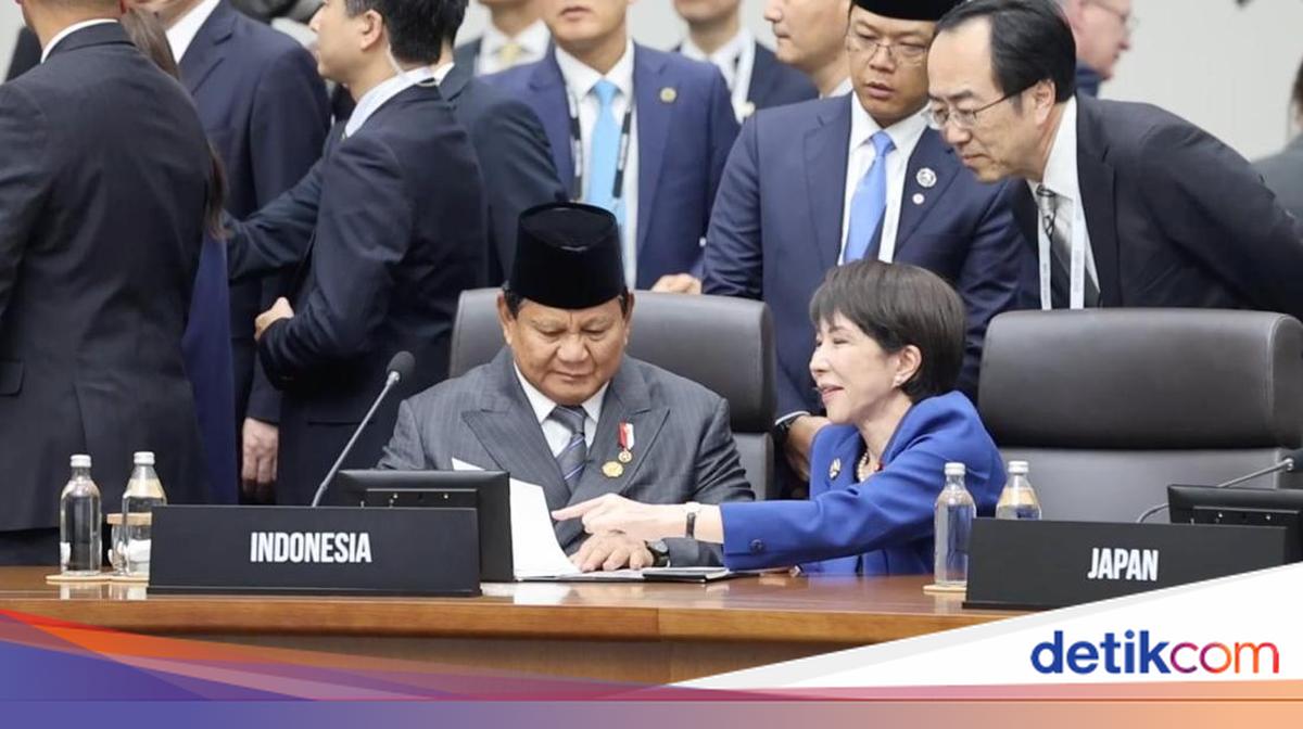 Momen PM Jepang Sampai Tarik Kursi untuk Sapa Prabowo di KTT APEC