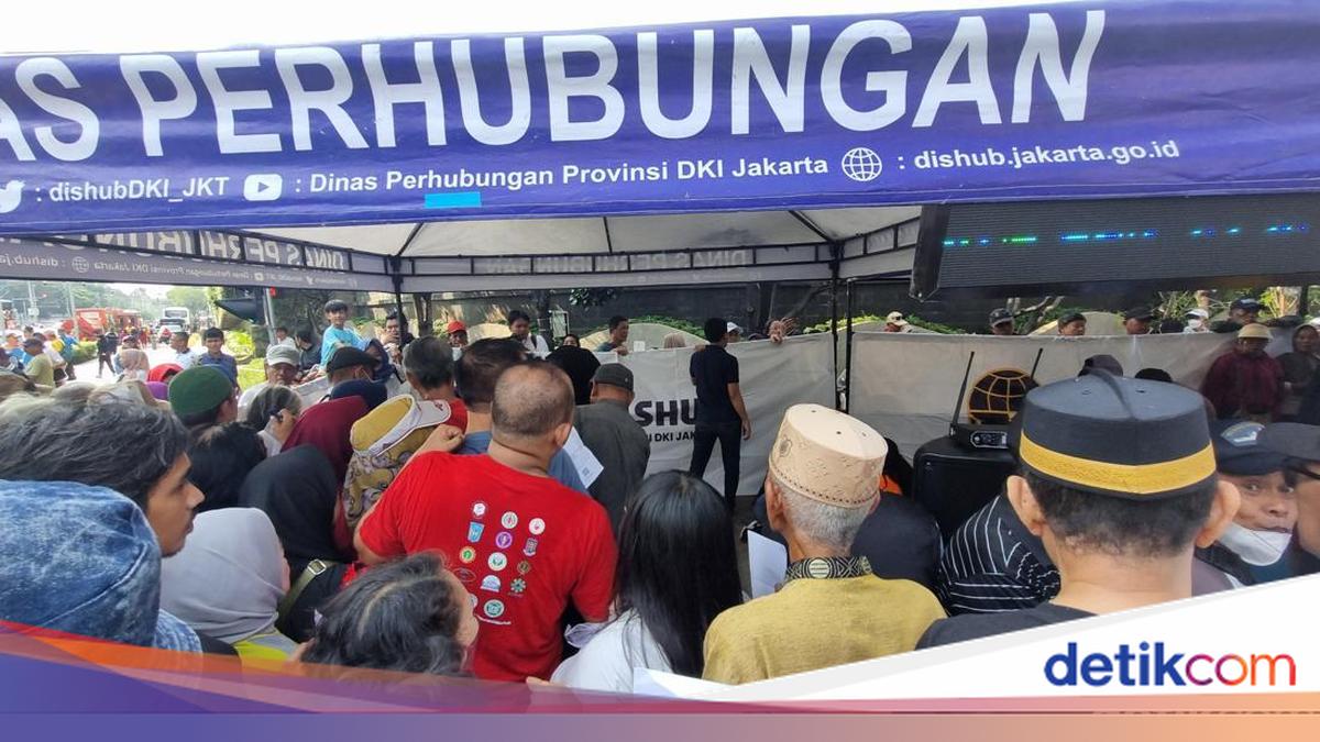 Mereka Antusias Sambut Layanan Gratis Transportasi Umum Jakarta