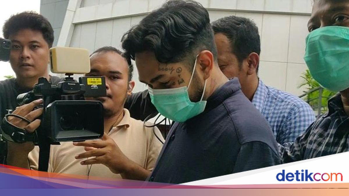 Penampakan Onad Jalani Pemeriksaan Terkait Kasus Narkoba di Polres Jakbar