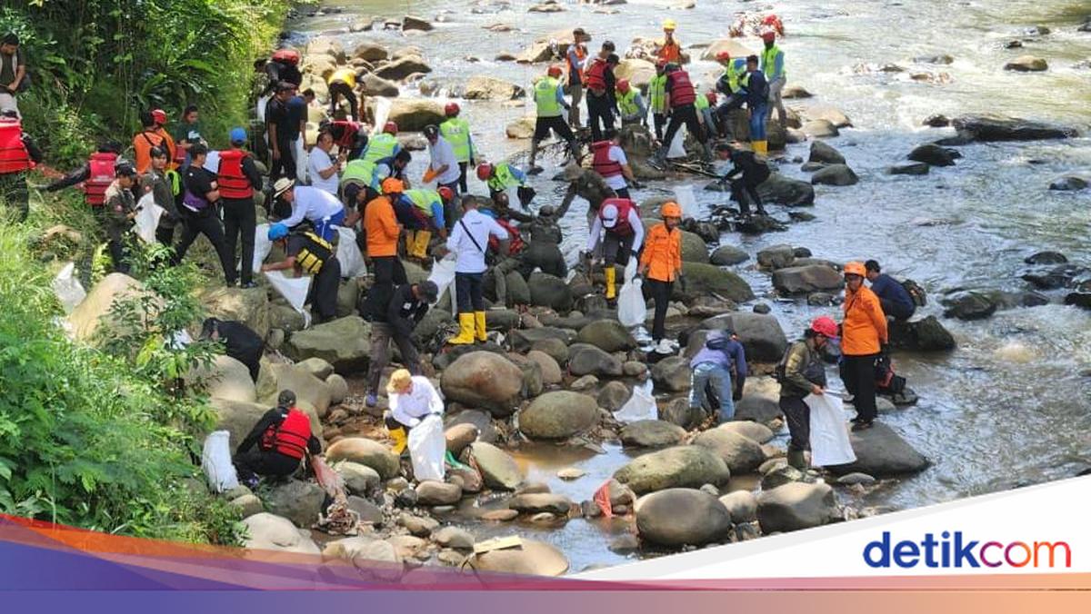 Pertamina & KLH Kolaborasi Bersihkan Sungai Ciliwung di Kebun Raya Bogor