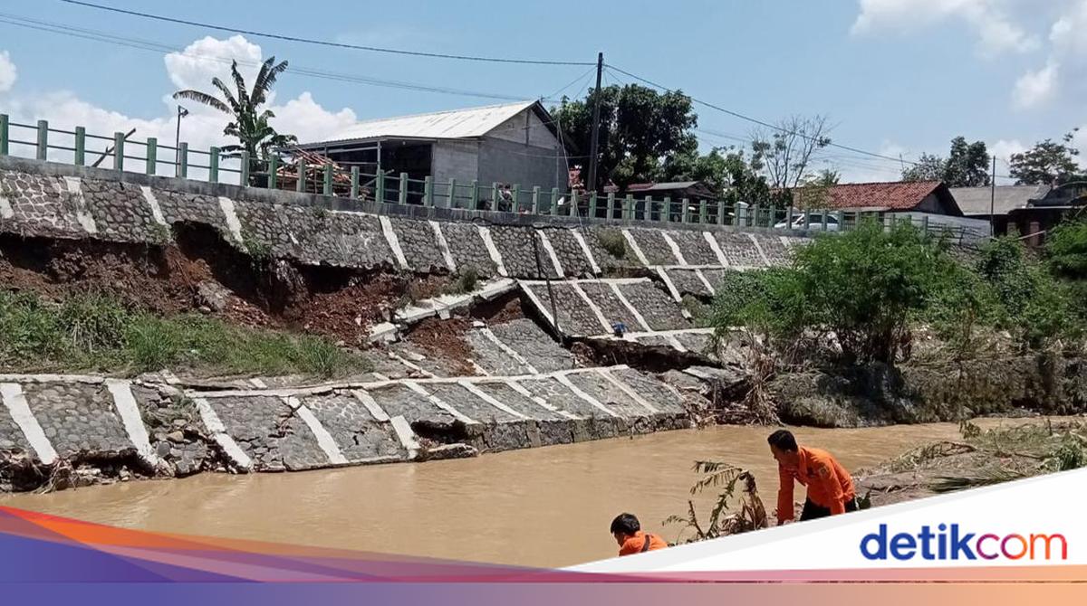 Banjir-Longsor di 3 Kampung Jonggol Bogor, Tembok Penahan Tanah Ponpes Ambruk