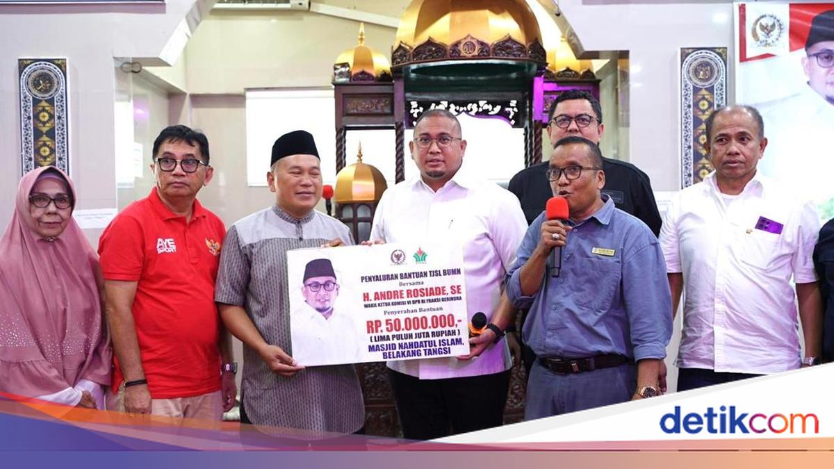 Andre Rosiade Salurkan Bantuan Rp 50 Juta untuk Masjid Nahdatul Islam