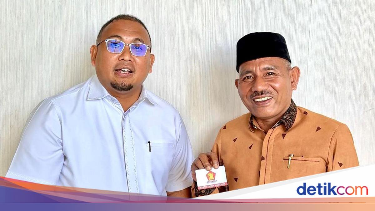 Bupati Lima Puluh Kota Safni Gabung Gerindra, KTA Diserahkan Andre Rosiade