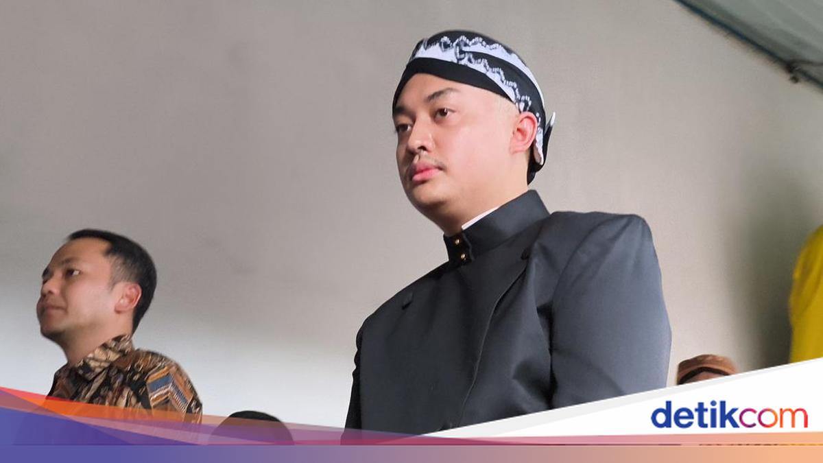 KGPAA Hamangkunegoro Kukuhkan Diri Jadi Raja Solo Bergelar Paku Buwono XIV