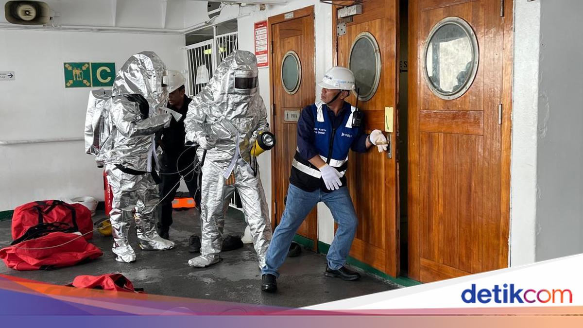 Melihat Simulasi Penanganan Kebakaran di Kapal ala PT Pelni