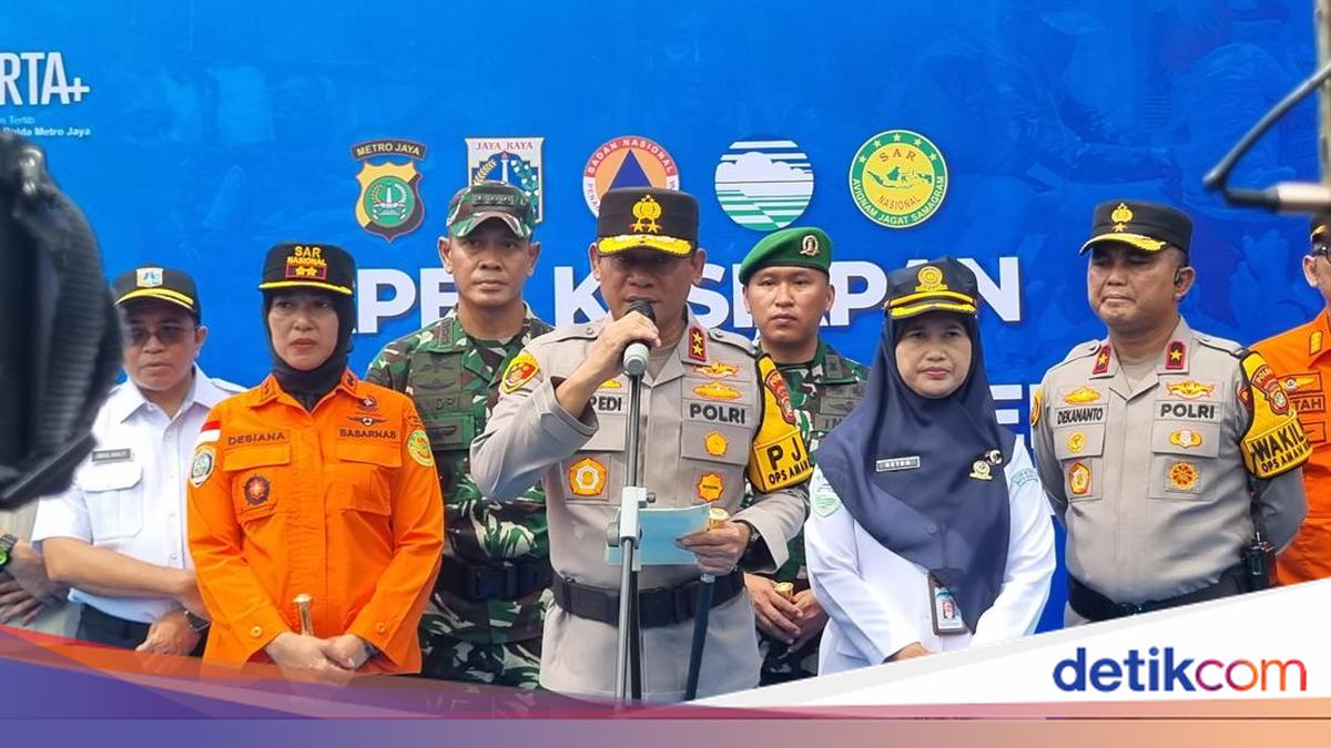 Tim Tanggap Bencana Polda Metro Patroli Deteksi Pohon Tua Antisipasi Tumbang