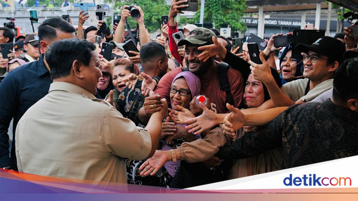 Momen Prabowo Sapa Warga-Ojol Usai Resmikan Revitalisasi Stasiun Tanah Abang