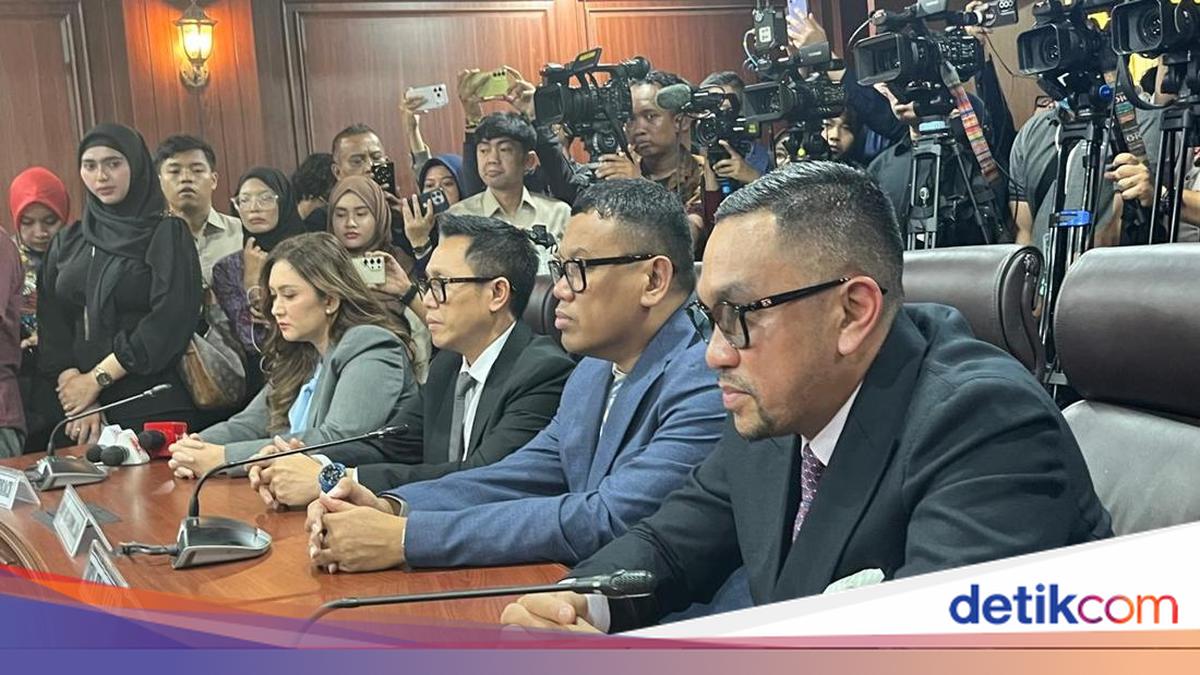 Putusan Lengkap Skorsing Sahroni, Nafa Urbach dan Eko Patrio dari DPR